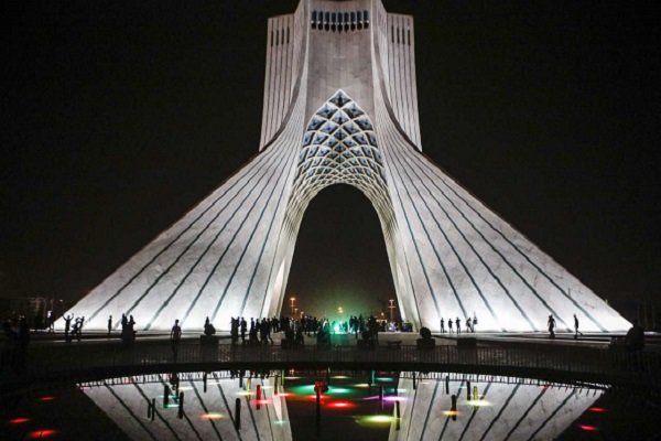 برج آزادی میزبان سرودهای انقلابی می شود