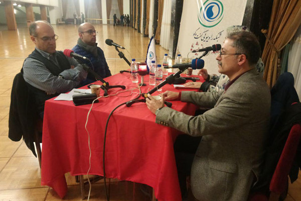 انتقاد از رقابت های سیاسی در موسیقی/مدیریت ها در دهه ۶۰ باقی ماند